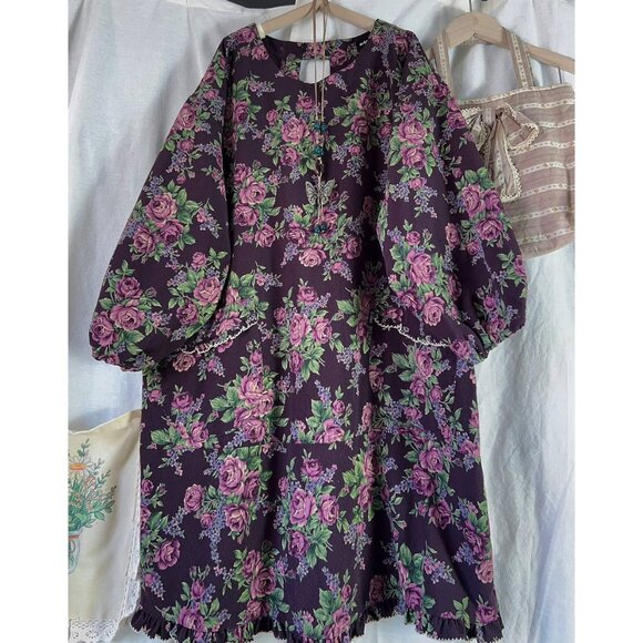 Dresses & Skirts - Floral Balloon Sleeve Dress